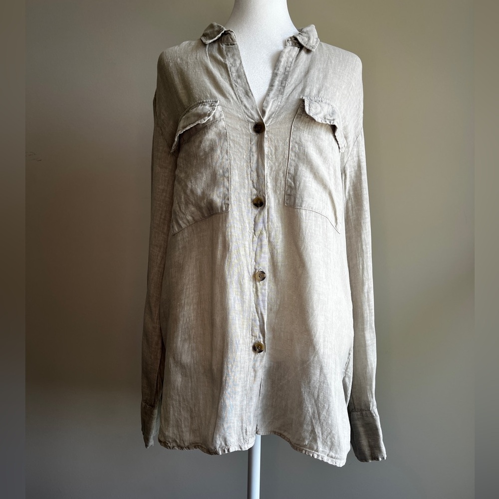 Zara Women’s Medium Linen V-neck Button Down Shirt in Light Tan